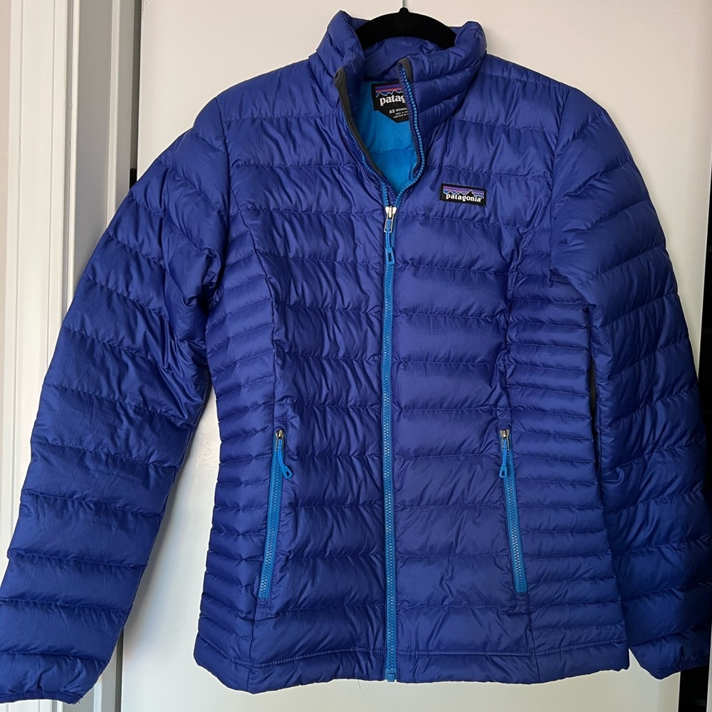 Women’s Patagonia down sweater jacket in blue